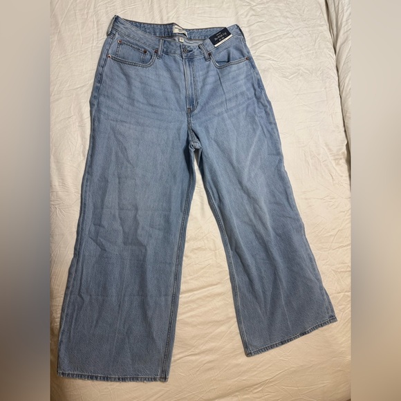 A&F Curve Love High Rise Wide Leg Jean - Picture 4 of 6